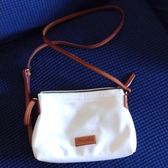 Dooney and Bourke white pouchette - Picture 1 of 6